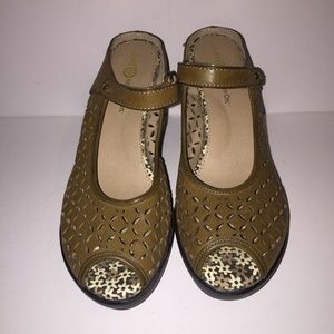 J 41 Angelina Vegan Slip on Green Wedge Peep Toe